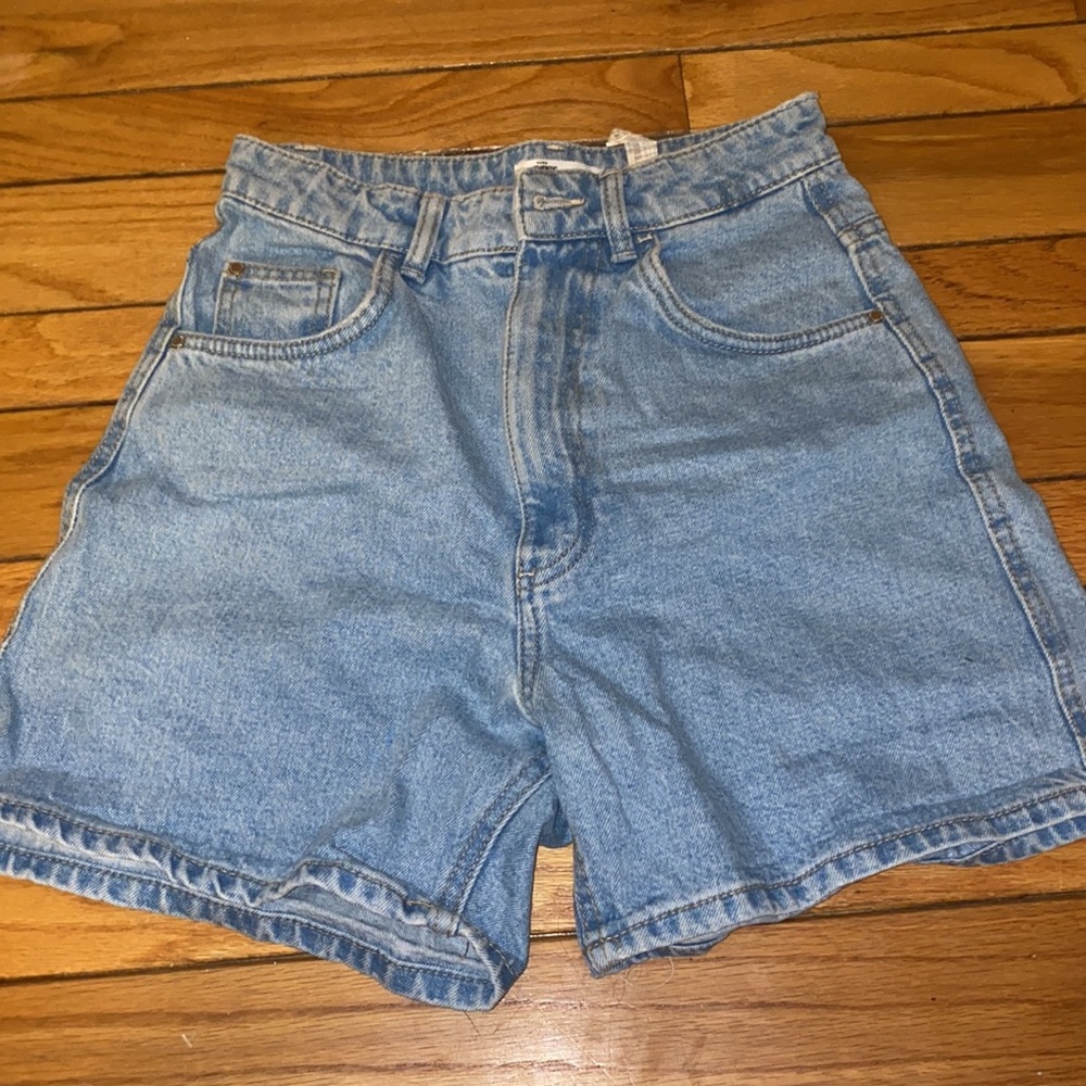 NWOT never worn Zara denim shorts US02
